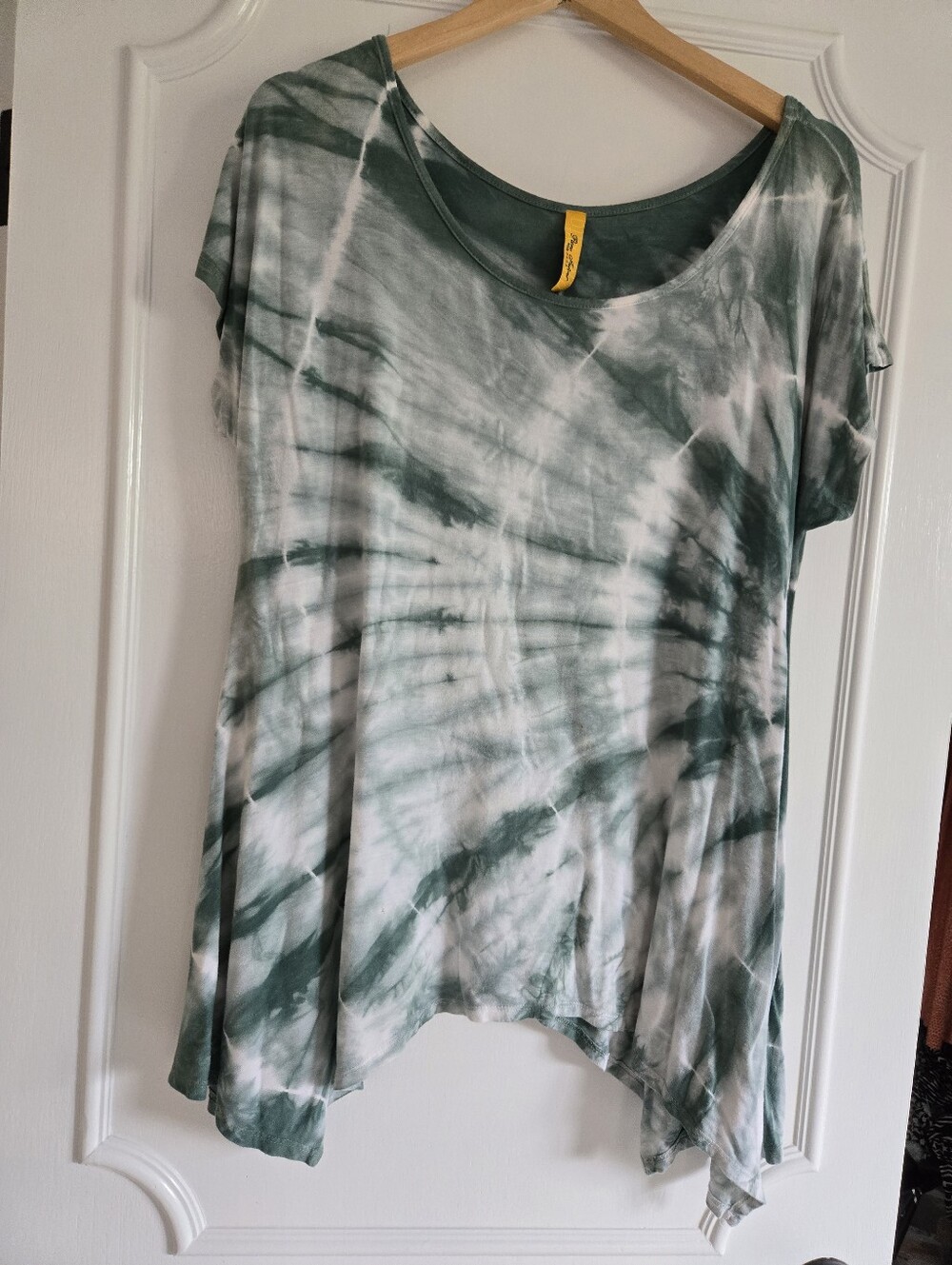 Pure Intent Tie-Dye Scoop Neck Women’s Top in Green and White Large
